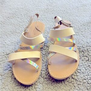 NWOT Big Girls White & Silver Seychelles  Sandals Size 2